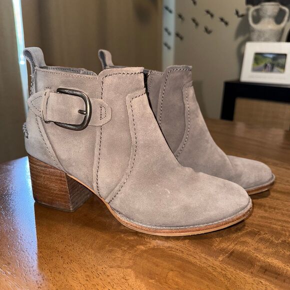 UGG Leahy Ankle Boots Women’s Size 8.5 Suede Water Resistant – Great for Fall - Picture 1 of 8